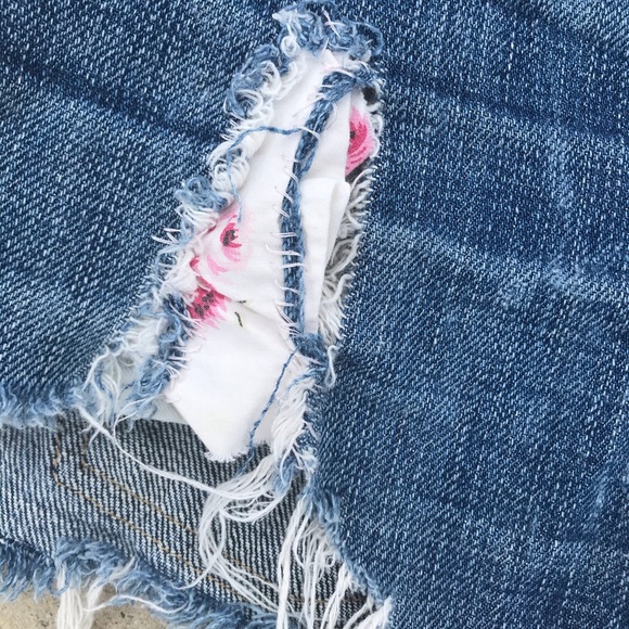 Low Rise Ripped Jeans Shorts - Picture 4 of 7